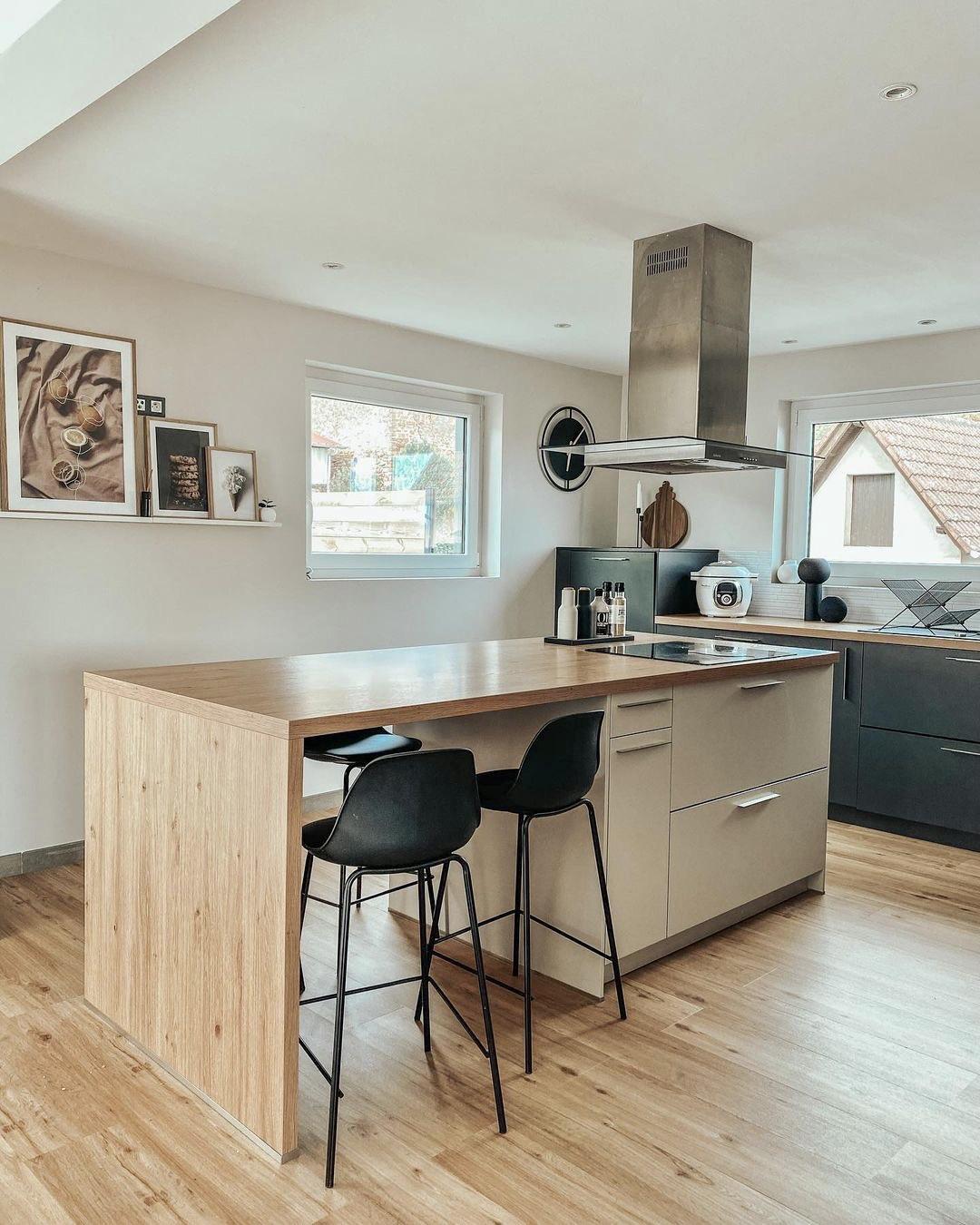 A metamorphosis of natural wood 